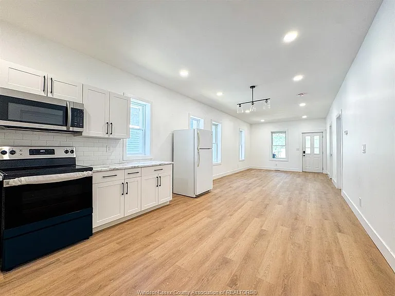 651 Brock St — Photo 5