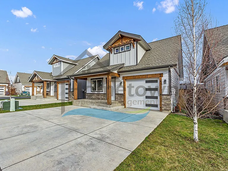 1358 N Sadee Ln — Photo 2