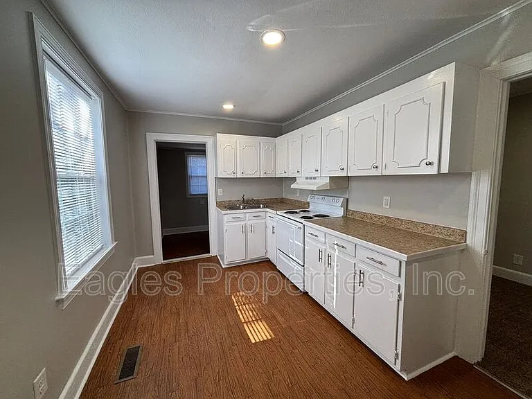 905 N Pineview Ave — Photo 5