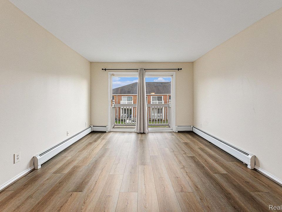 2440a Parmenter Blvd #201, photo 2
