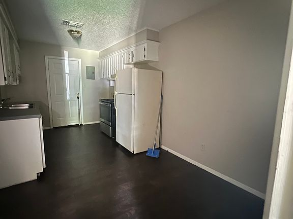 3rd image of 1103 E 22nd St APT A