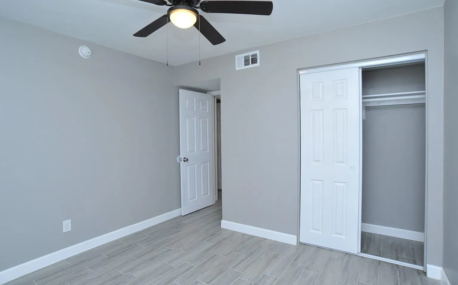 2 bed, 934 sqft, $1,375 — Photo 2