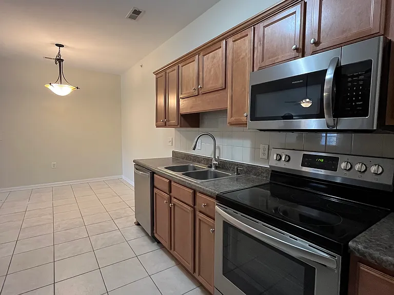 616 Marshtree Ln #301 — Photo 5