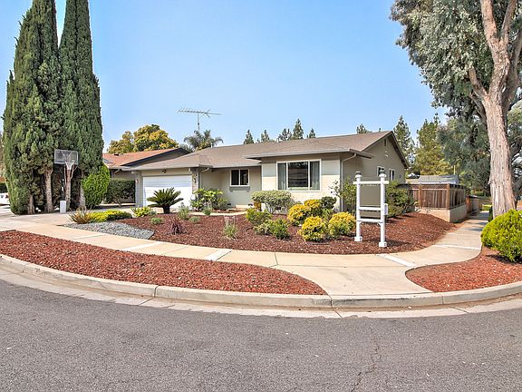4th image of 5001 Royal Estates Ct