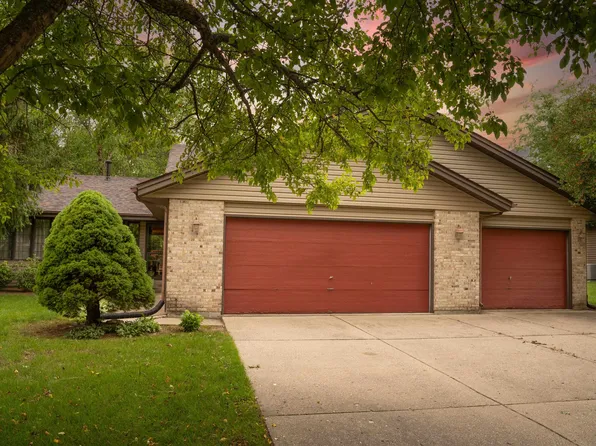 110 Countryside Dr, Rockton, IL 61072