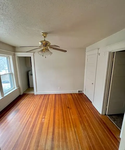 904 W Stephenson St #4 — Photo 2