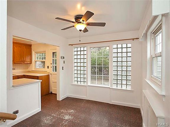 5th image of 51 Laurel Pl