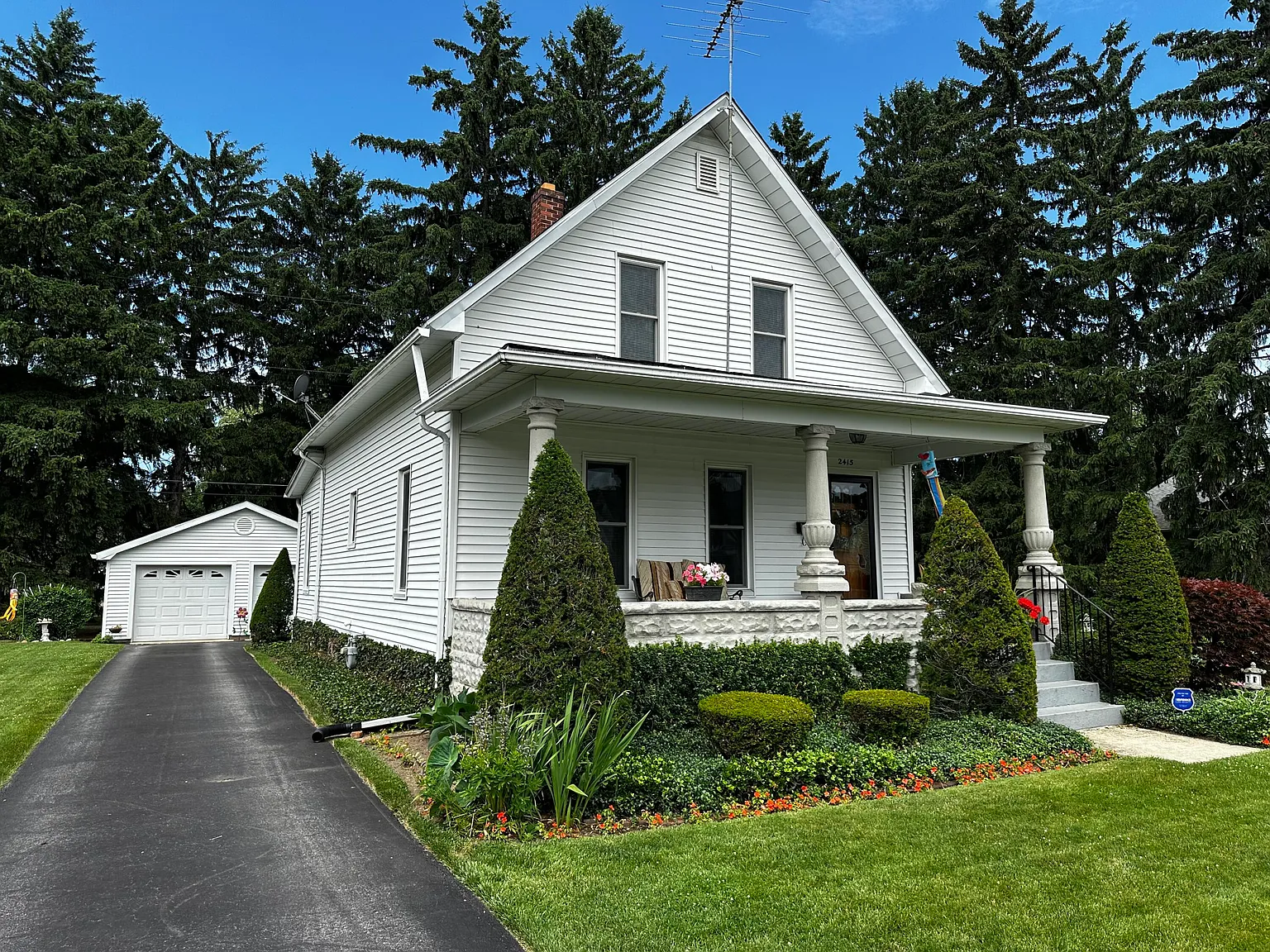 2415 Buffalo St photo 1