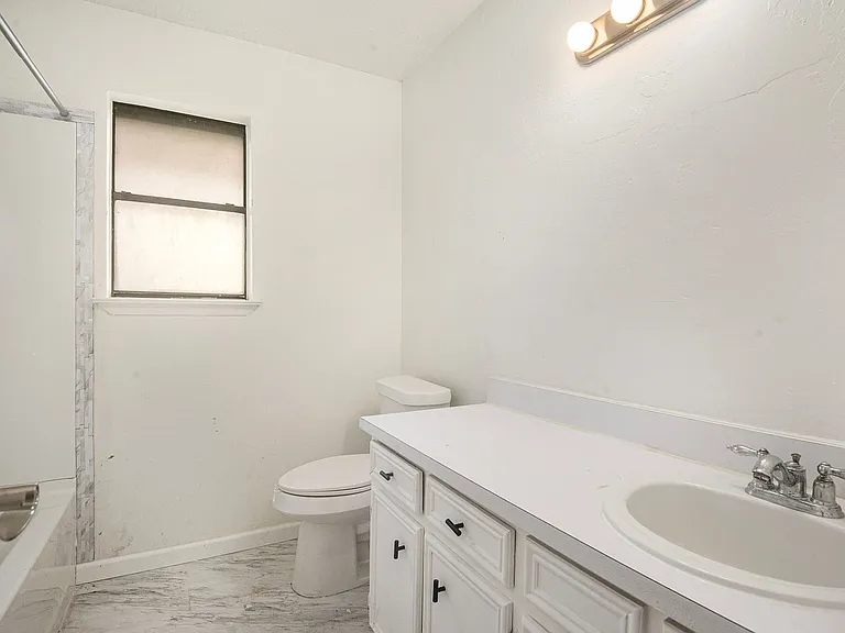6819 W Cleburne Rd — Photo 17