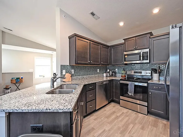 5871 Parkview Ln #300 — Photo 8