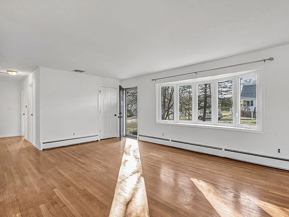 4th image of 4 Soundview Ave