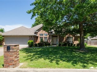 3364 N Picadilly Ln, Fayetteville, AR 72703