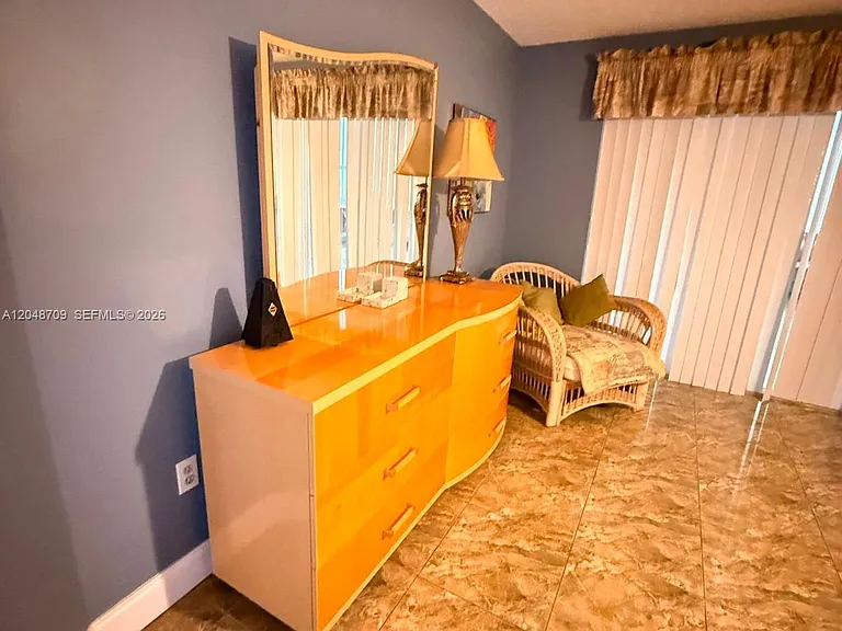 17801 N Bay Rd #206 — Photo 10