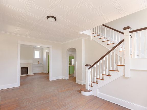 3rd image of 224 Warwick Ln