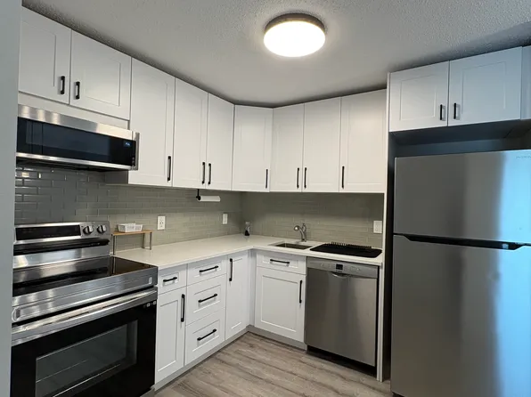130 Plaza Dr #5103, Winnipeg, MB R3T 5K8