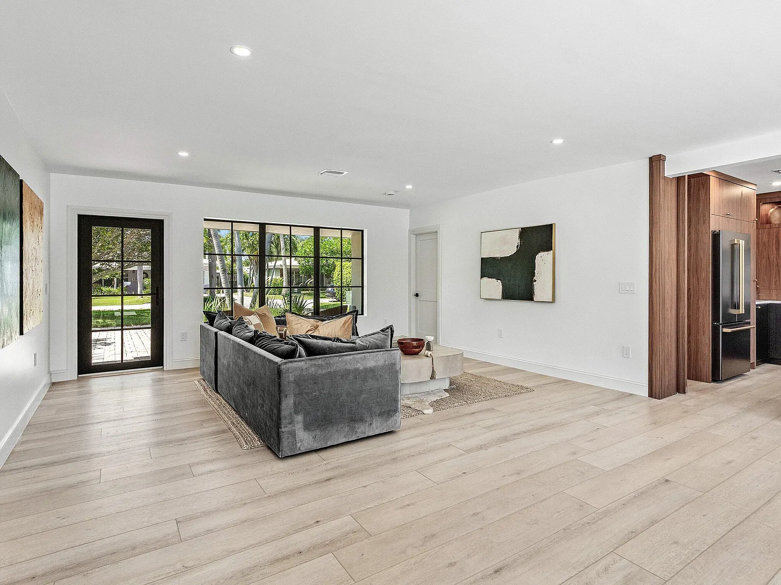 3 bed, 3.0 bath, 1625 sqft, $10,000 — Photo 4
