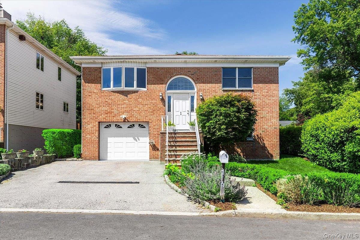 house リスト ① 1 Bronxville Lane, Bronxville, NY 10708 | Zillow