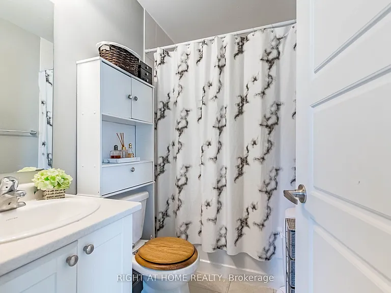165 Hampshire Way #61 — Photo 36