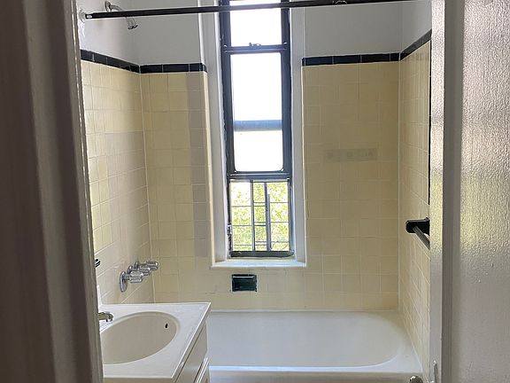 3rd image of 1 W 126th St #4G