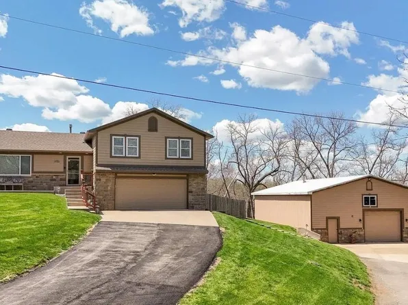 400 N 134th St, Bonner Springs, KS 66012