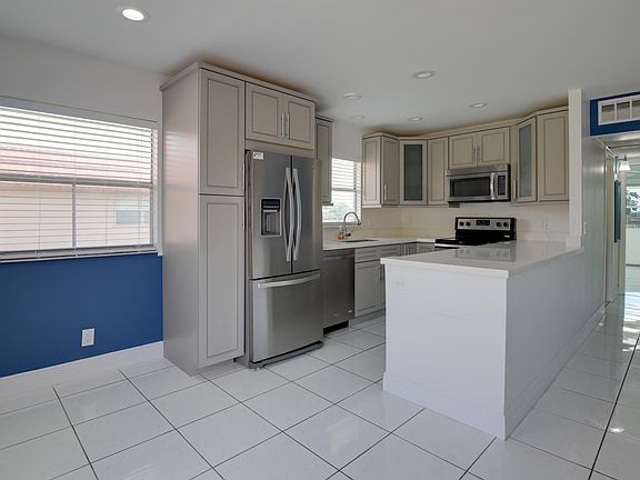 5th image of 145 Tuscany Ln #B