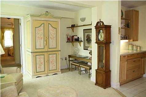 5th image of 224 E Garden St APT 417