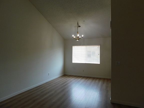 5th image of 13882 Cherry St
