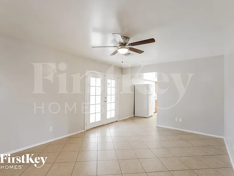 3509 W Cheryl Dr — Photo 4