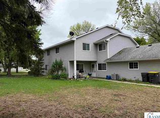 1622 Pleasant View Dr APT C, North Mankato, MN 56003