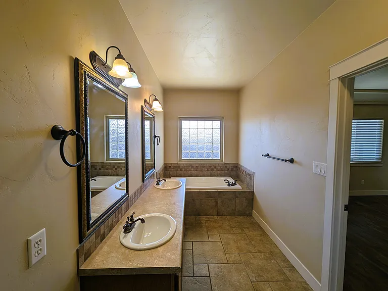 2835 1/2 Kelso Mesa Dr — Photo 8