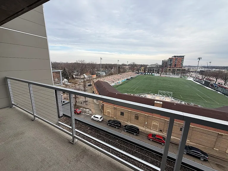 Galaxie High Rise Apartments — Photo 33