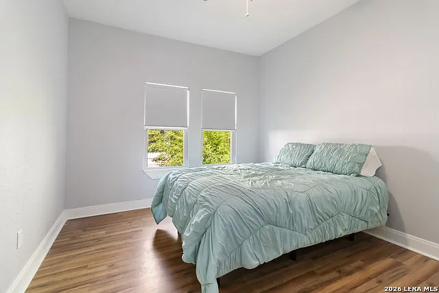 944 Fulton Ave — Photo 23