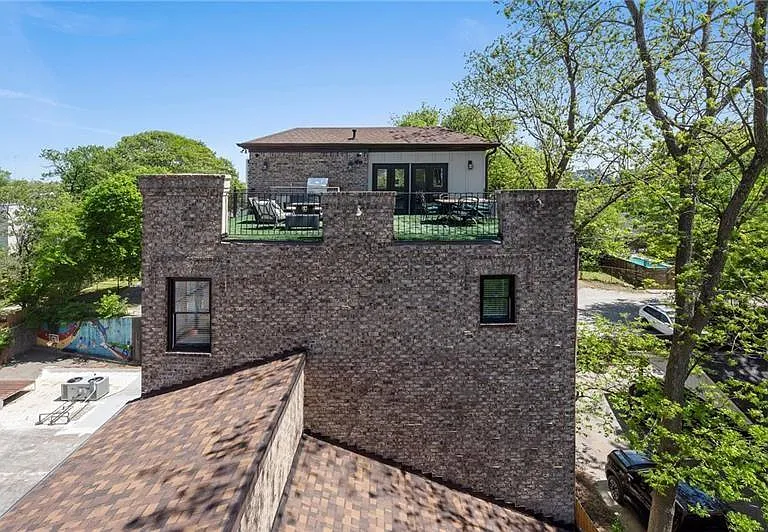631 Boulevard NE — Photo 50
