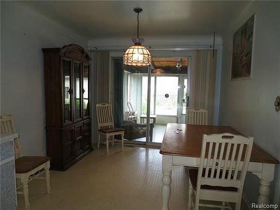 4th image of 25754 Hass St