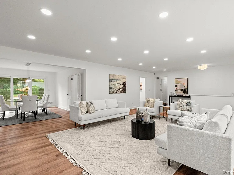 1341 Pelhamdale Ave — Photo 6