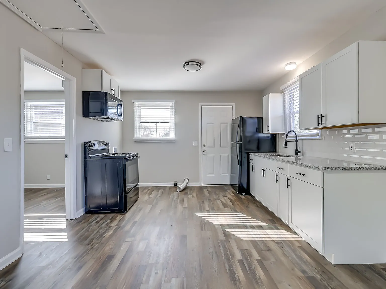2 bed, 882 sqft, $1,195 — Photo 1