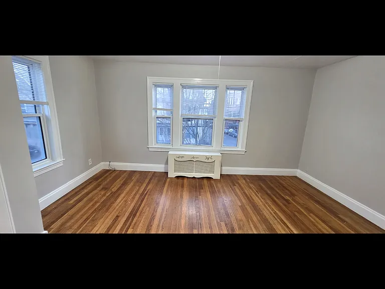 33 Harbor St #2R — Photo 3