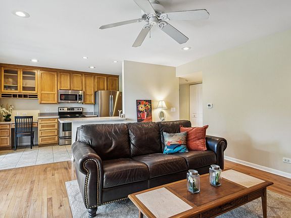 4th image of 5505 Lakeside Dr APT 1E