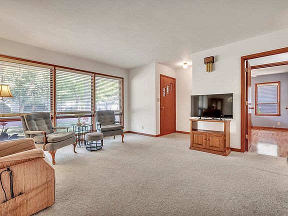 4th image of 810 Ithaca Ave