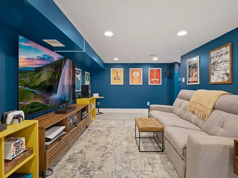 2410 S Dakota Ave NE — Photo 12