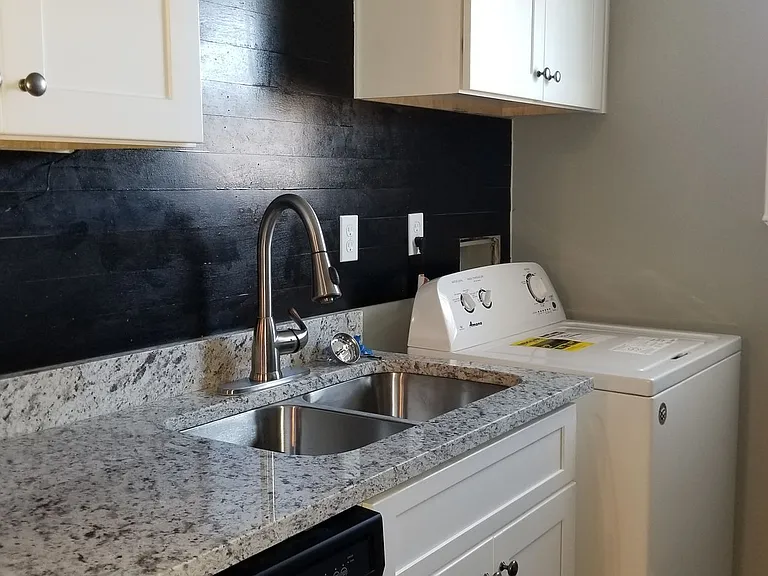 Avondale III Apartments — Photo 28