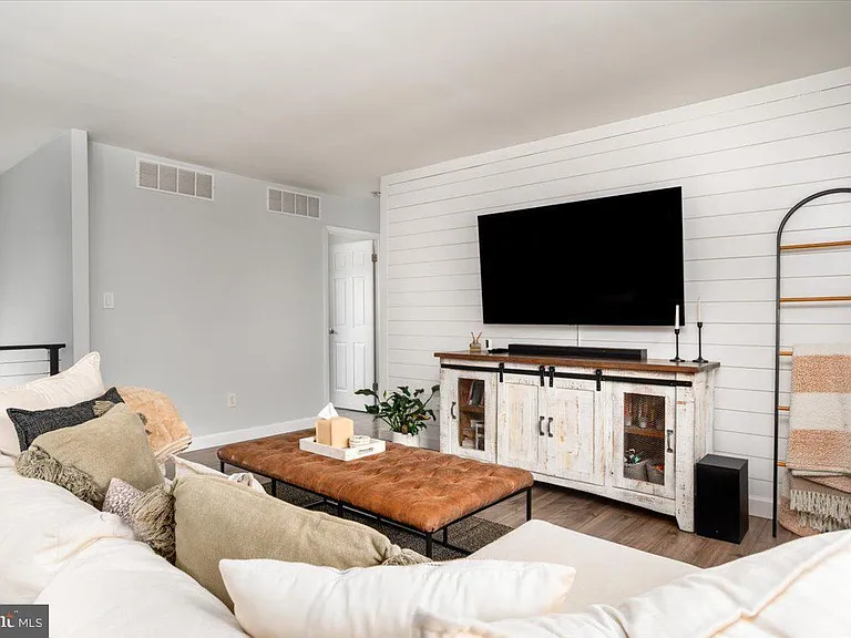 1005 Magothy Park Ln — Photo 6