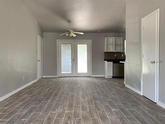 3rd image of 803 Annapolis Dr