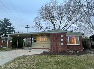 22542 Sunnyside St, Saint Clair Shores, MI 48080