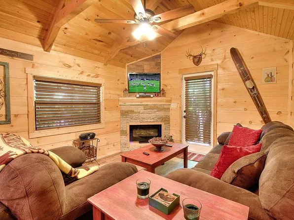 1005 Lilly Ct, Sevierville, TN 37876