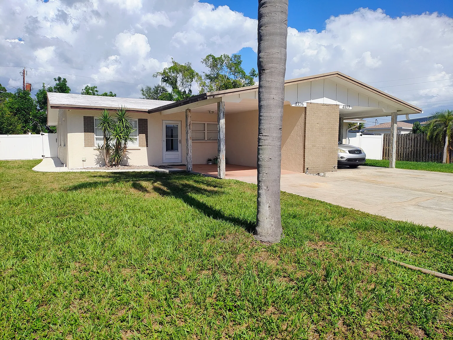3 bed, 1000 sqft, $2,200 — Photo 1