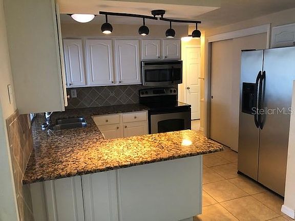 3rd image of 3703 Bradford Dr