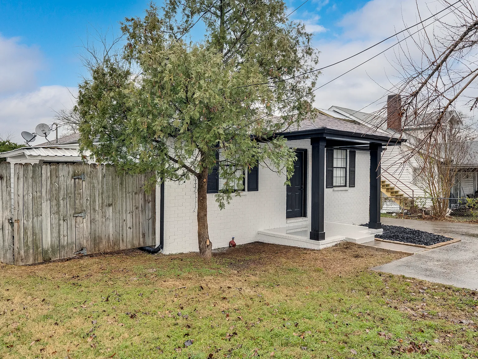 506A Morton Ave — Photo 3