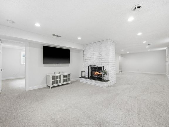 5th image of 4464 Wilshire Blvd