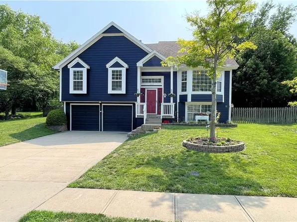 809 N Persimmon Dr, Olathe, KS 66061